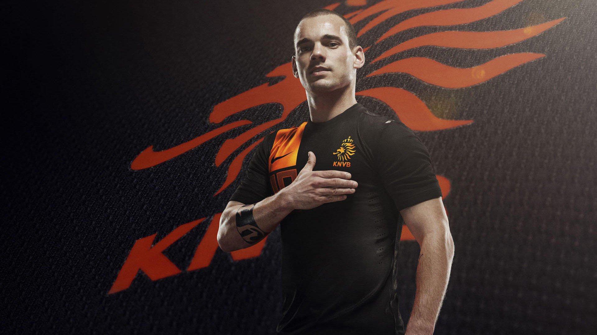 为见偶像一面,中国球迷藏身球场通风管道八小时!詹皇铁粉震撼全网,狂热举动引热议