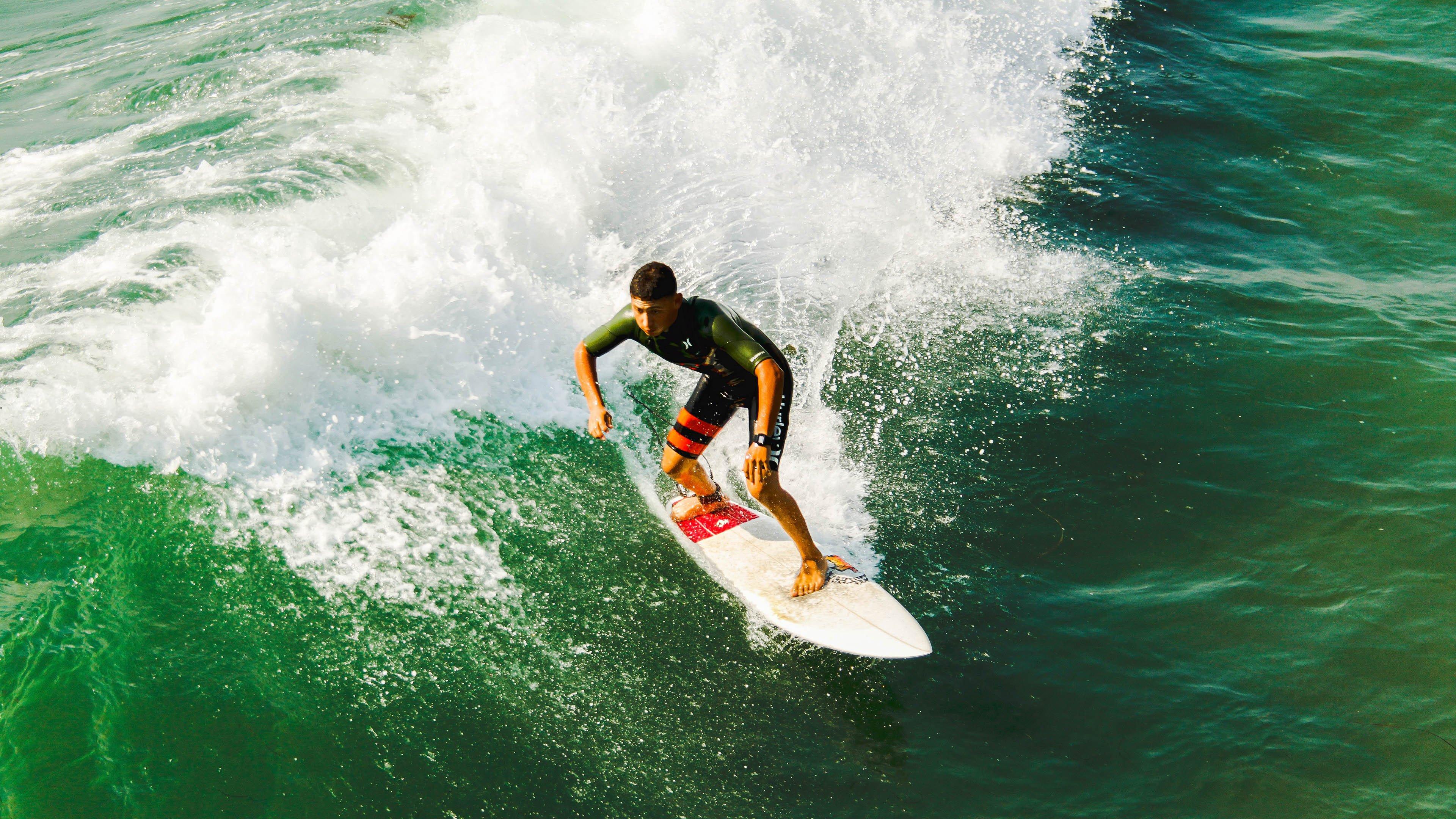 英超第12轮最佳进球评选,里沙利松惊艳吊射,罗杰斯电梯球破门