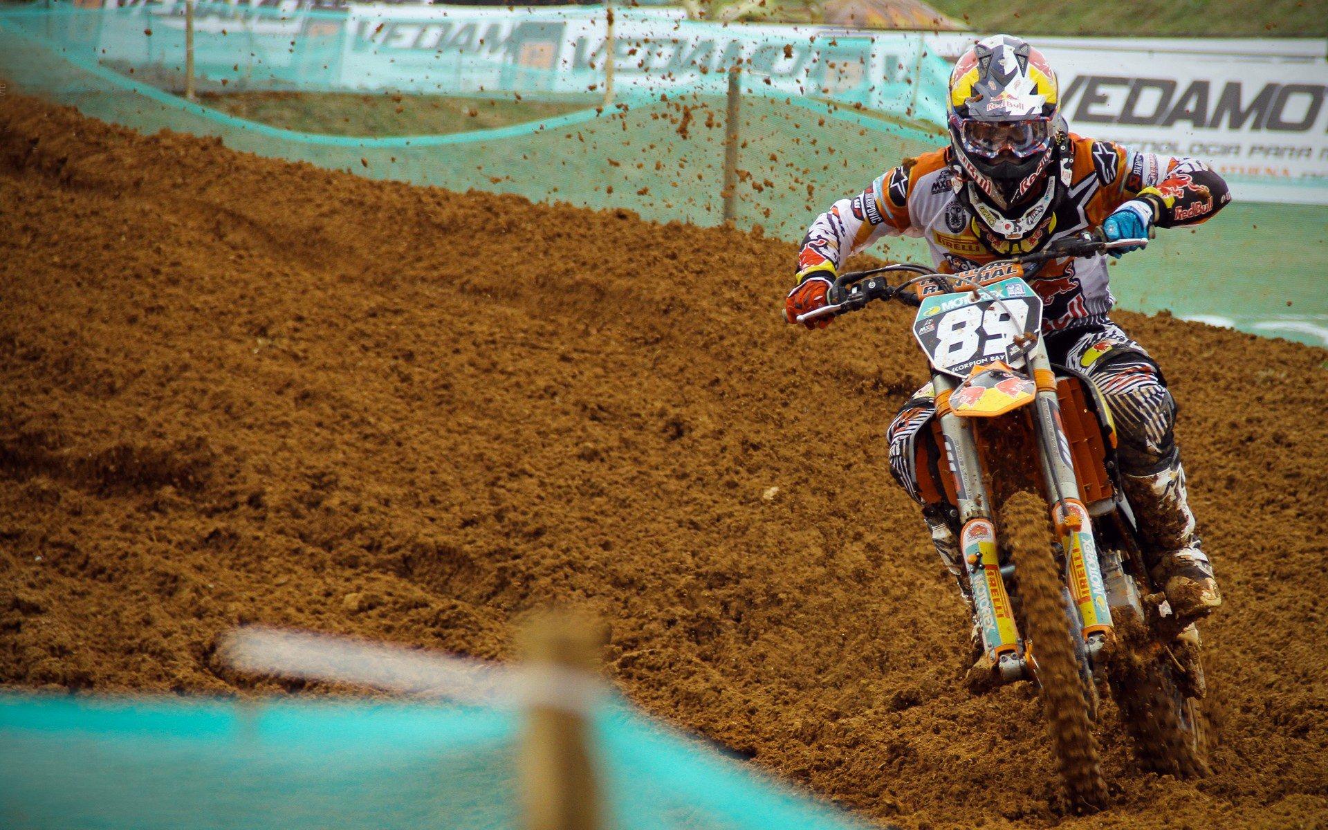 刘炜留学四年后以全新身份回归上海 签定1+4合约开启篮球生涯新篇章