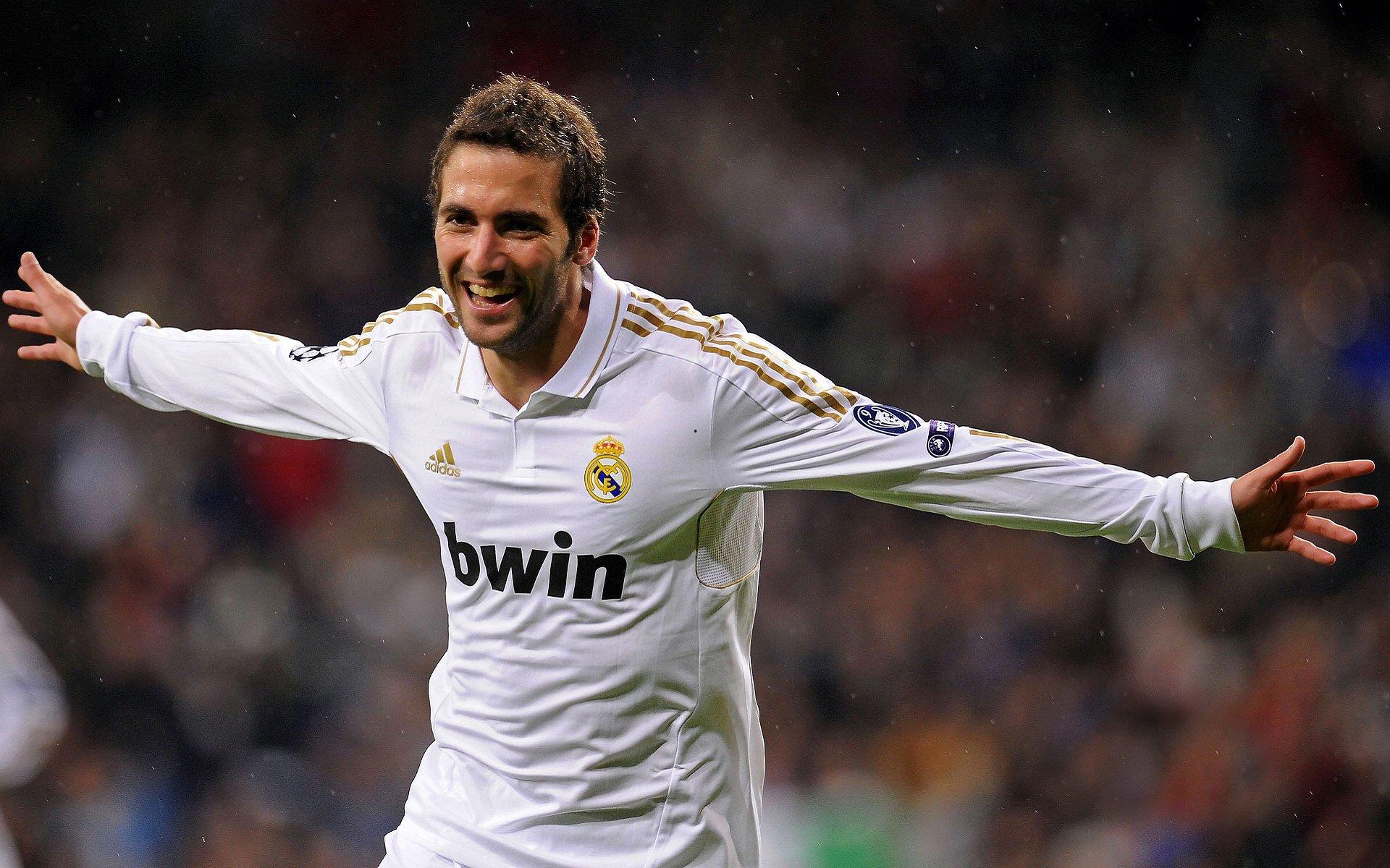 皇家蓝风暴席卷德乙！沙尔克提前加冕半程冠军，重返德甲之路豁然开朗